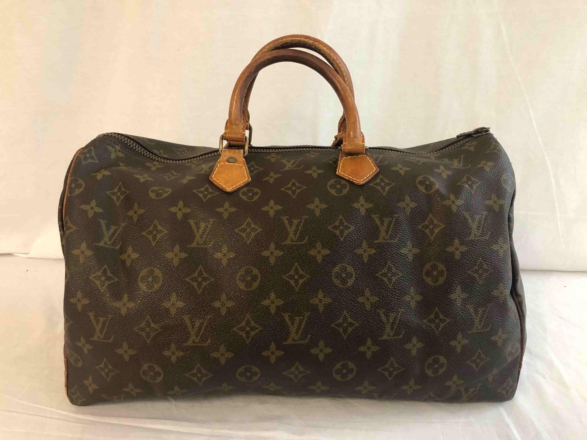 Null 
	Louis VUITTON 

Bag 'Speedy' 40cm in Monogram canvas and natural leather,&hellip;