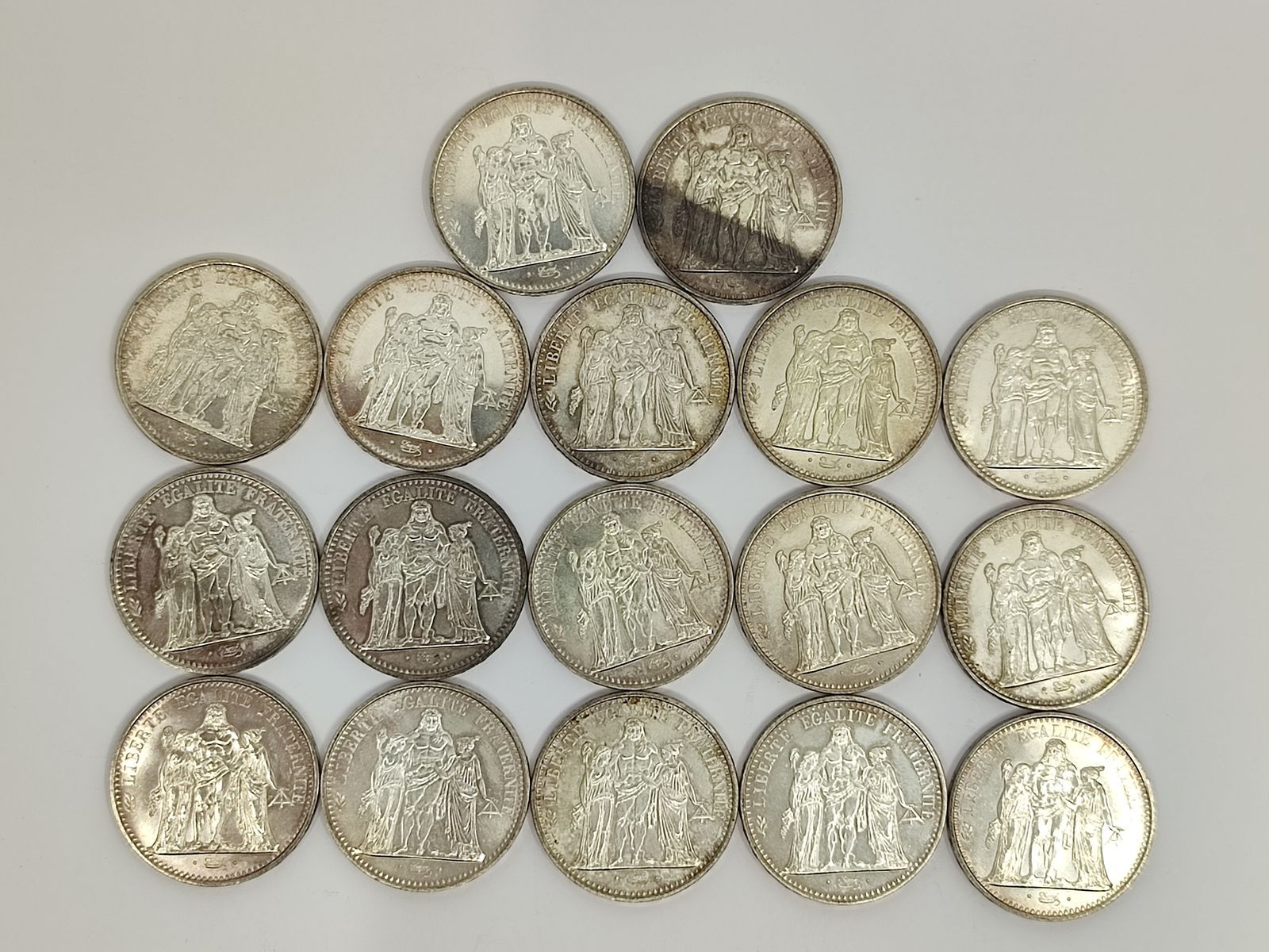 Null 
	 Lote de 17 monedas de 10 Francos Hércules Peso : 426,60 g 

 -Lote de 7 &hellip;