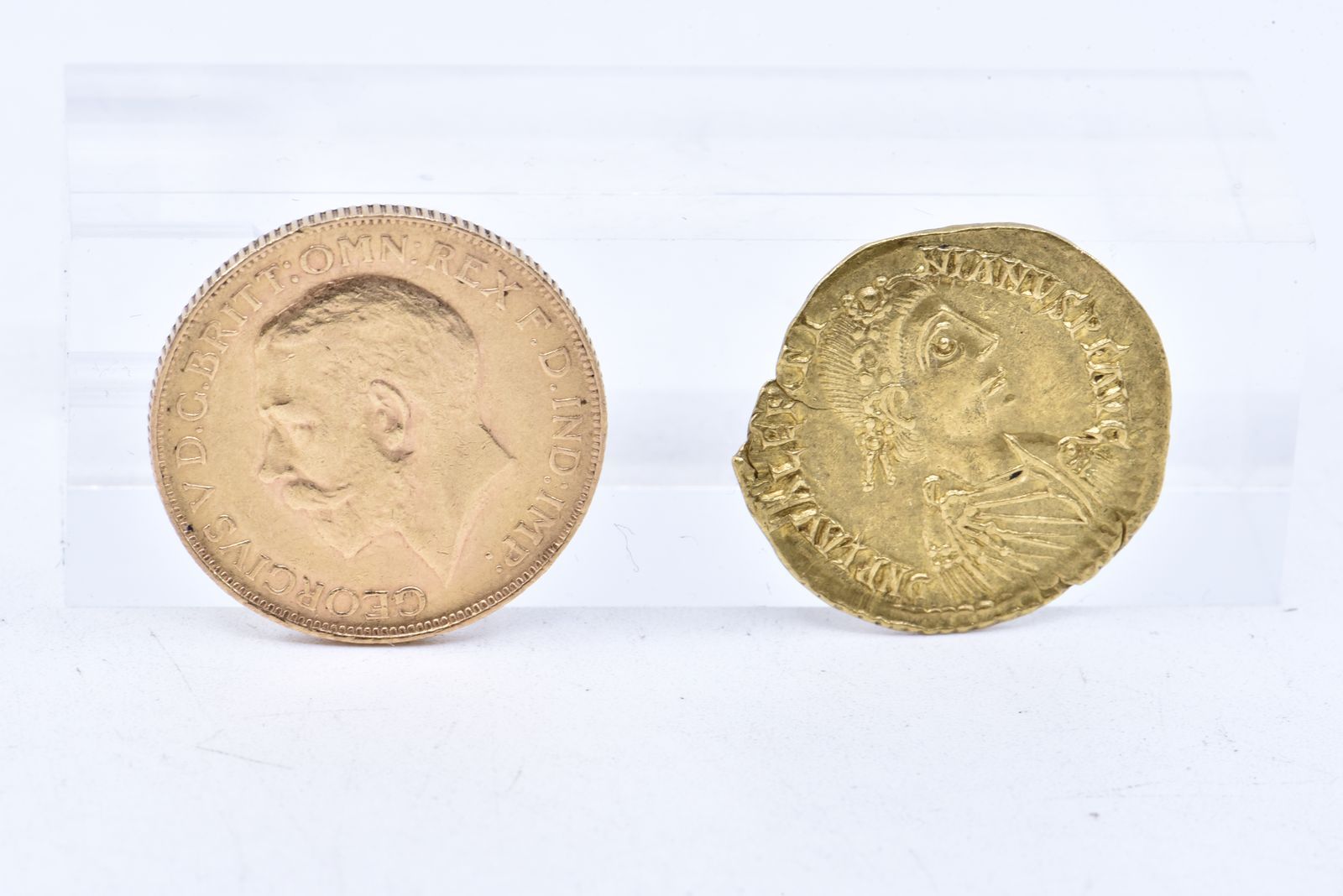 Null 
	 Münze aus der römischen Zeit.

Gelbgold 21,6K, 900/°°°

Gewicht: 4,48 g.&hellip;