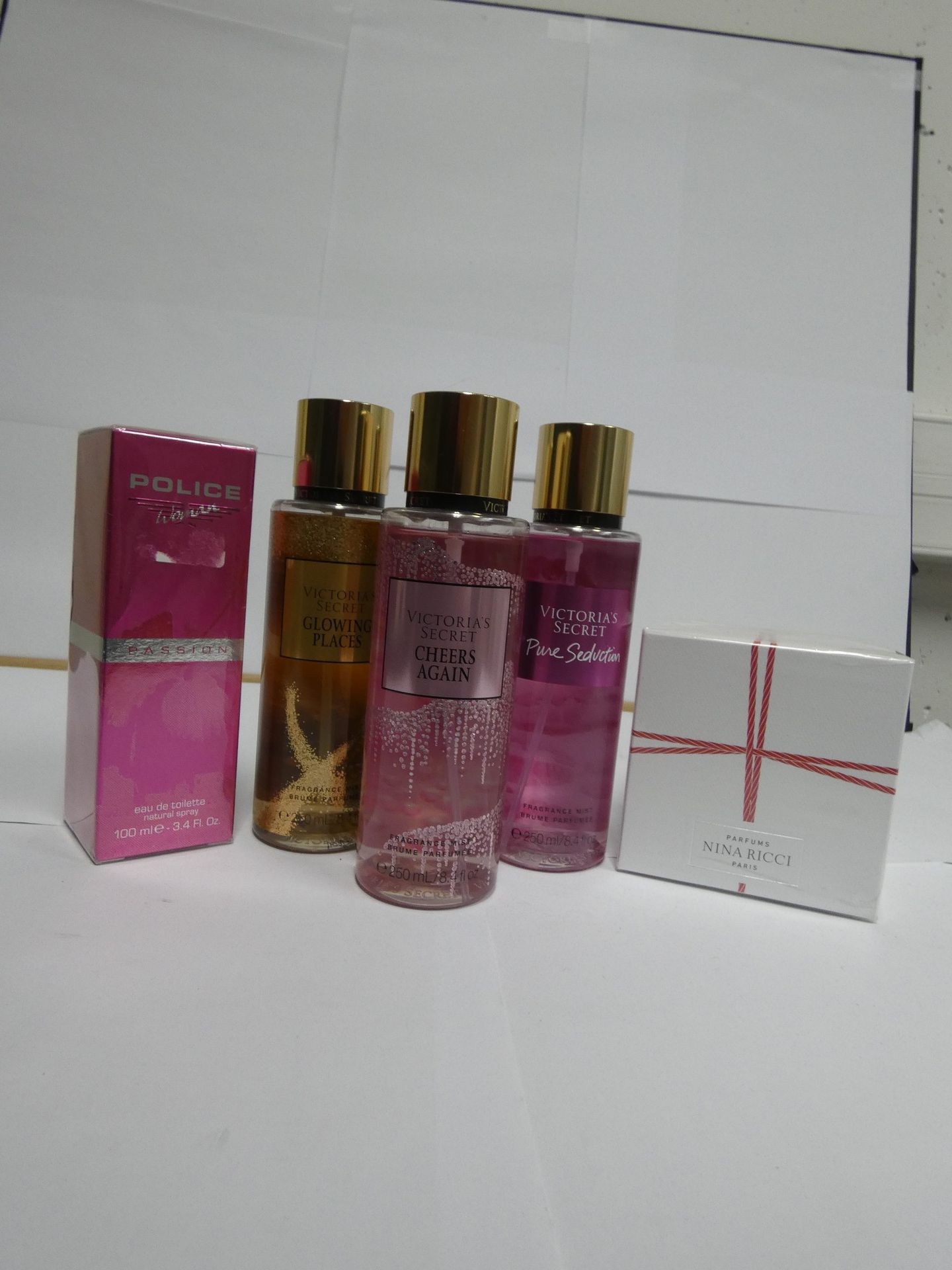 Null 
	Set of two perfumes : 

 - Eau de parfum Nina Extra Rouge La Belle de Nin&hellip;