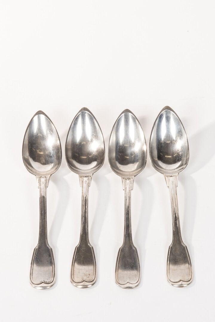 Null 一套4个银勺子，Minerva标志，锉刀轮廓模型，刻有图案。Goldsmith : E.梅特罗 (总重量 : 382 g)