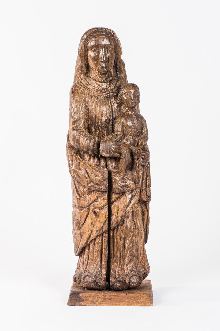 Null Carved wooden Virgin and Child

Folk art, 16th century

Height : 44 cm

Ter&hellip;