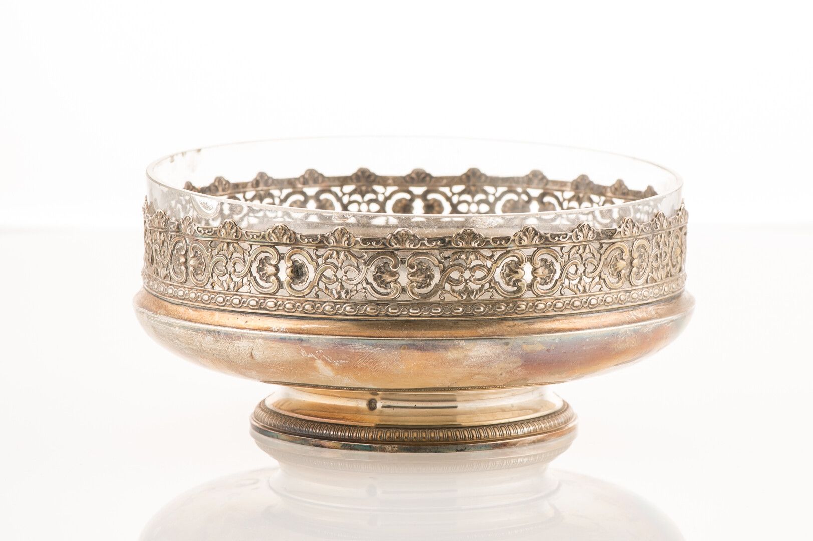 Null Glass bowl and silver frame, Minerve hallmark, with foliage decoration (H: &hellip;