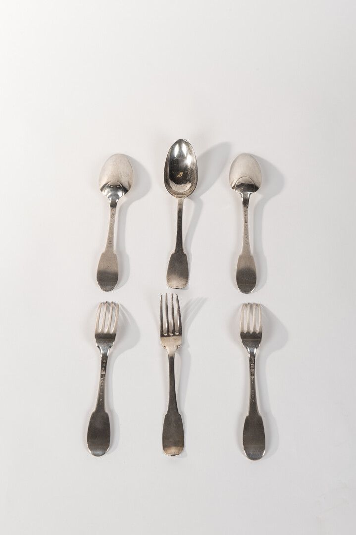 Null 一套三件的银质餐具，普通图案，有字母图案的PC。图尔，约1771-1778年。金匠大师：Jean-Baptiste Huré（1771年获得大师称号）&hellip;