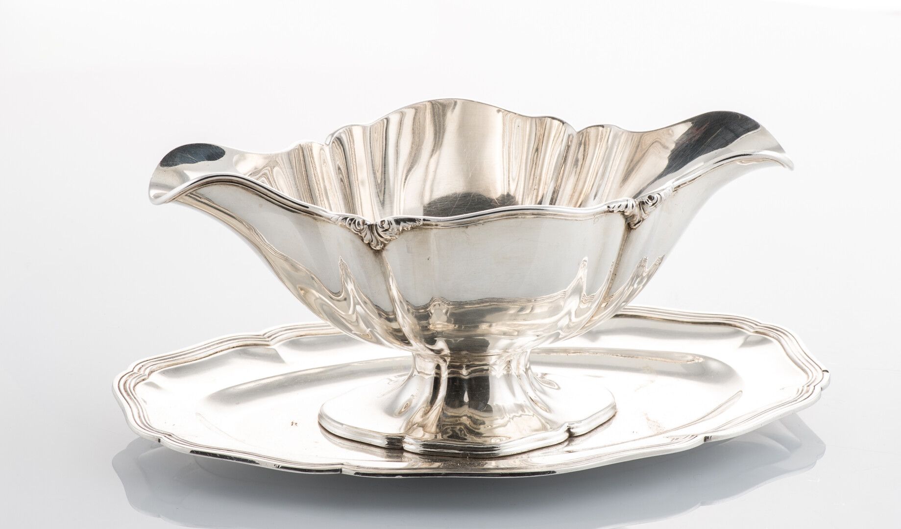 Null Sauceboat with adherent tray in silver, Minerve hallmark, shuttle shape, ac&hellip;