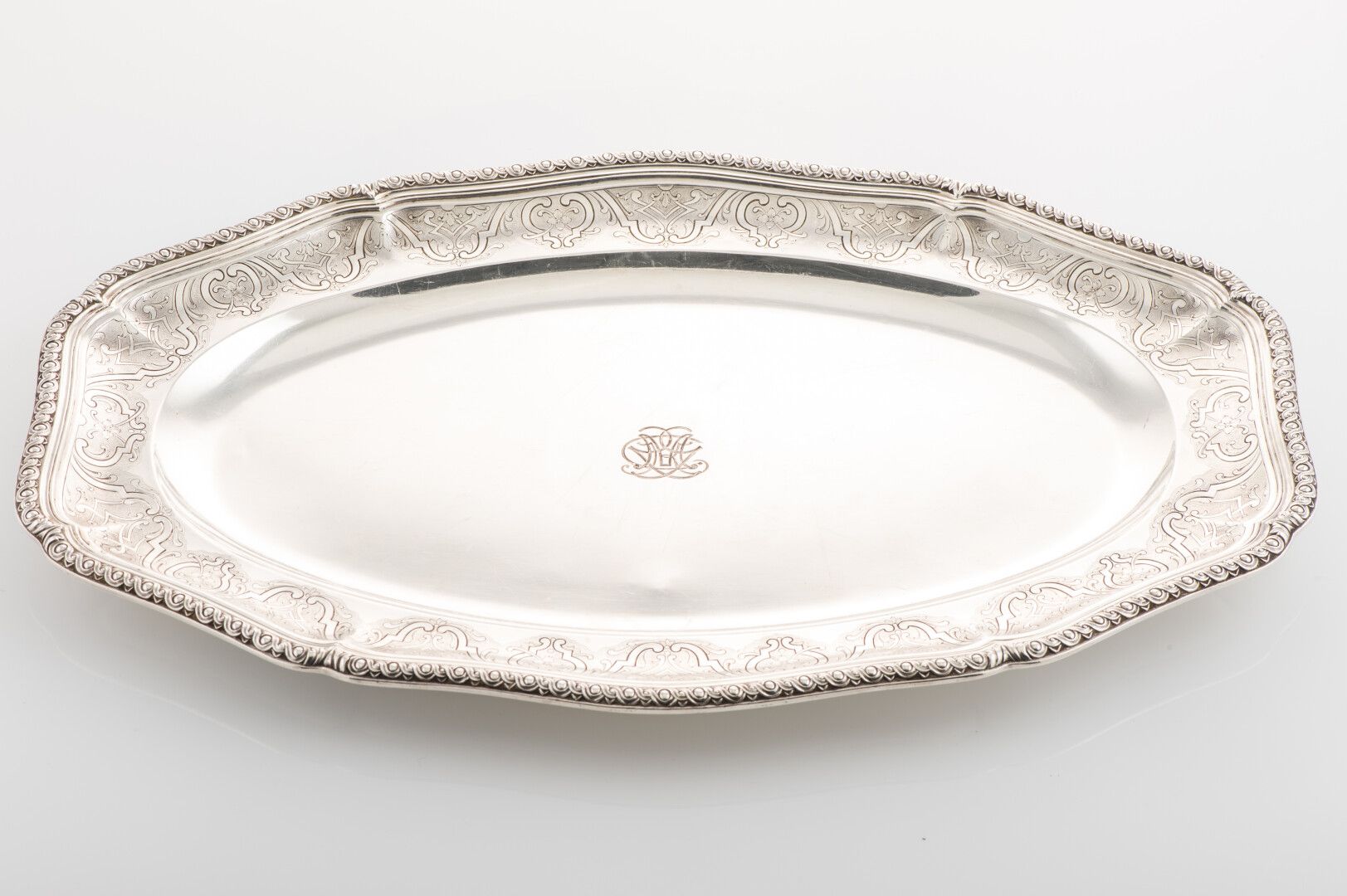 Null Oval silver dish, Minerva mark, scalloped edges with frieze of ovals and in&hellip;