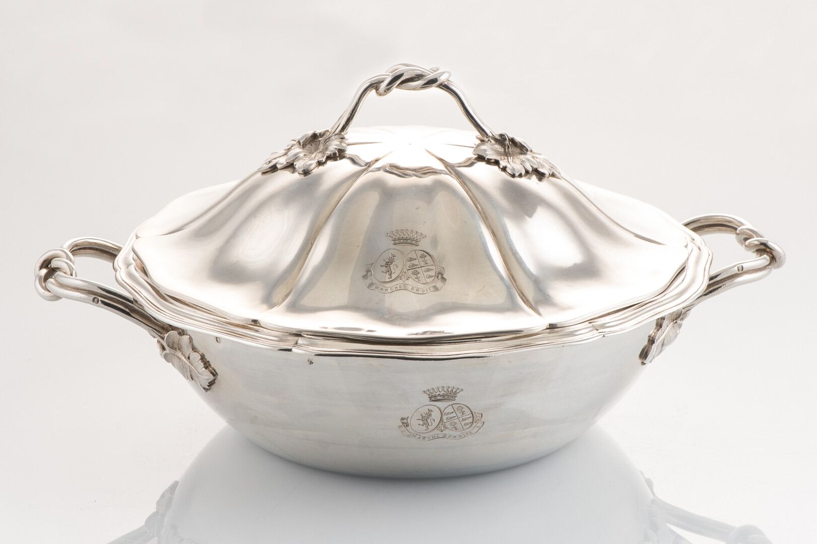 Null Circular covered vegetable dish in silver, Minerva mark, handles and grip f&hellip;
