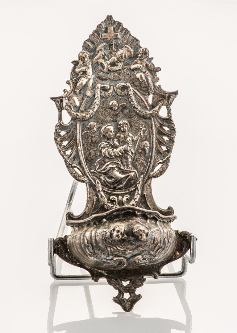 Null Silver stoup, decorated with a Virgin and Child under garlands of laurel br&hellip;