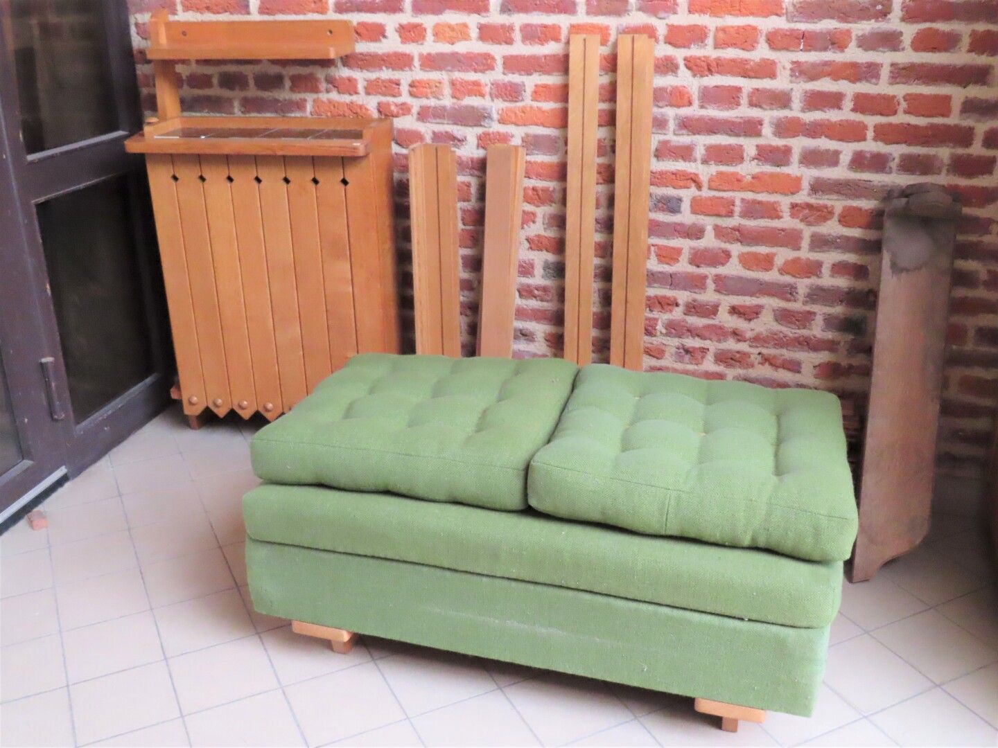 Null 你的房子 - 罗伯特-吉列尔梅（1913-1990）和雅克-尚布隆（1914-2001）。

浅色橡木套装包括：一个覆盖着绿色天鹅绒的长凳，橡木腿，一&hellip;
