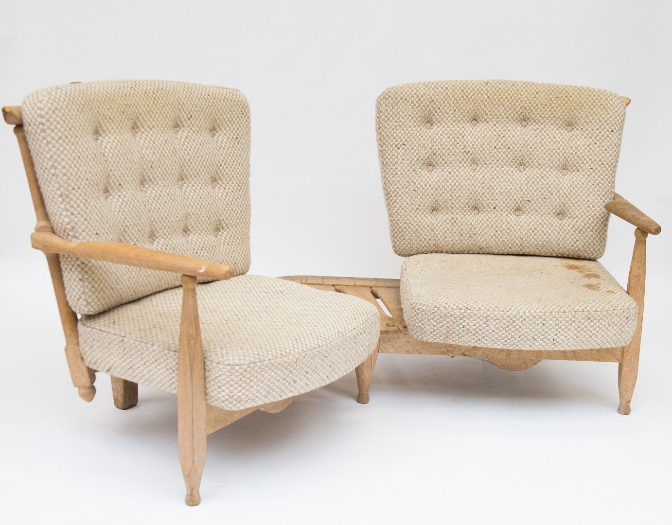 Null 你的房子 - 罗伯特-吉列尔梅（1913-1990）和雅克-尚布隆（1914-2001）。

浅色橡木 "扇形 "长椅，座椅和靠背为米色织物（高：93&hellip;
