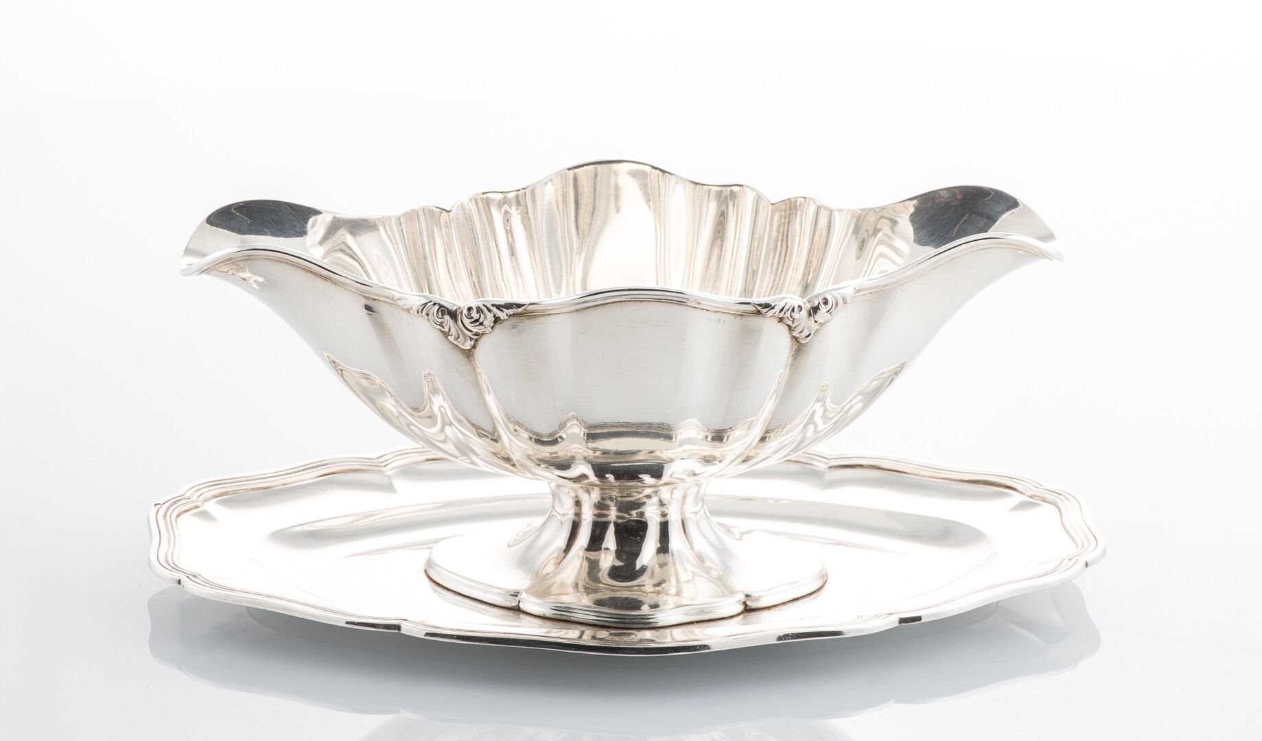 Null Sauceboat with adherent tray in silver, Minerve hallmark, shuttle shape, ac&hellip;