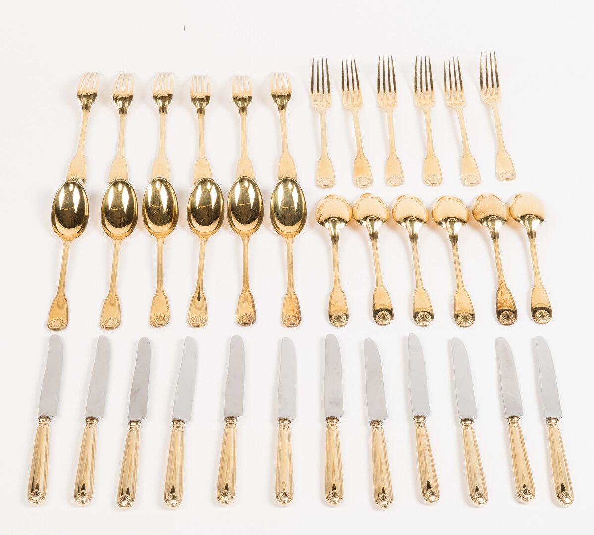 Null Lot including a set of 12 gilt silver flatware and a set of 12 flatware kni&hellip;