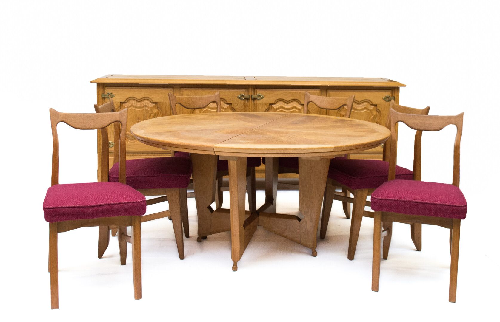 Null 你的房子 - 罗伯特-吉列尔梅（1913-1990）和雅克-尚布隆（1914-2001）。

浅色橡木的餐厅家具包括：一张 "145 "圆桌，镶木桌面&hellip;