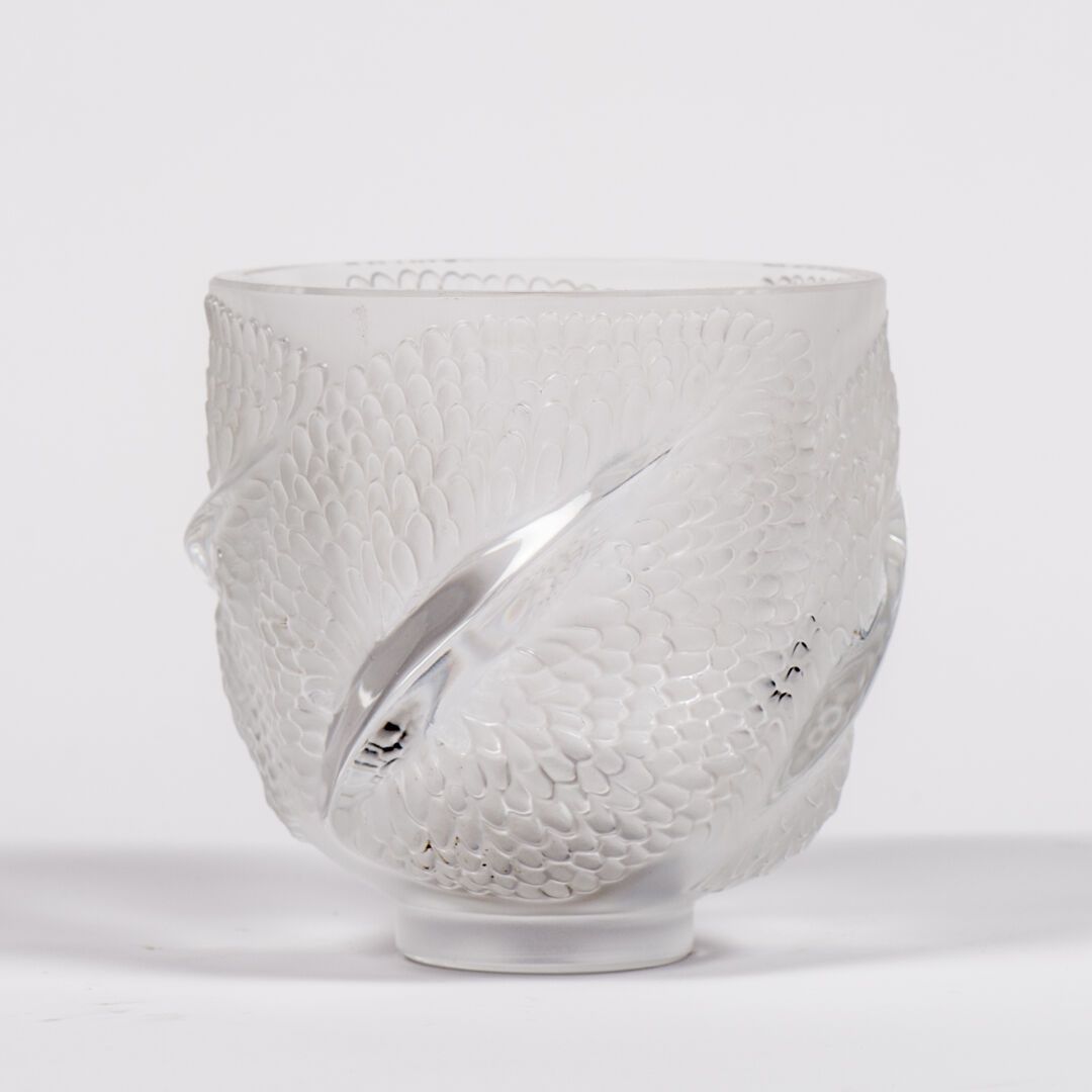 Null LALIQUE.仙女座 "花瓶，采用模压和缎面处理的玻璃。签名：Lalique France (高：14.5厘米，直径：14.5厘米)。