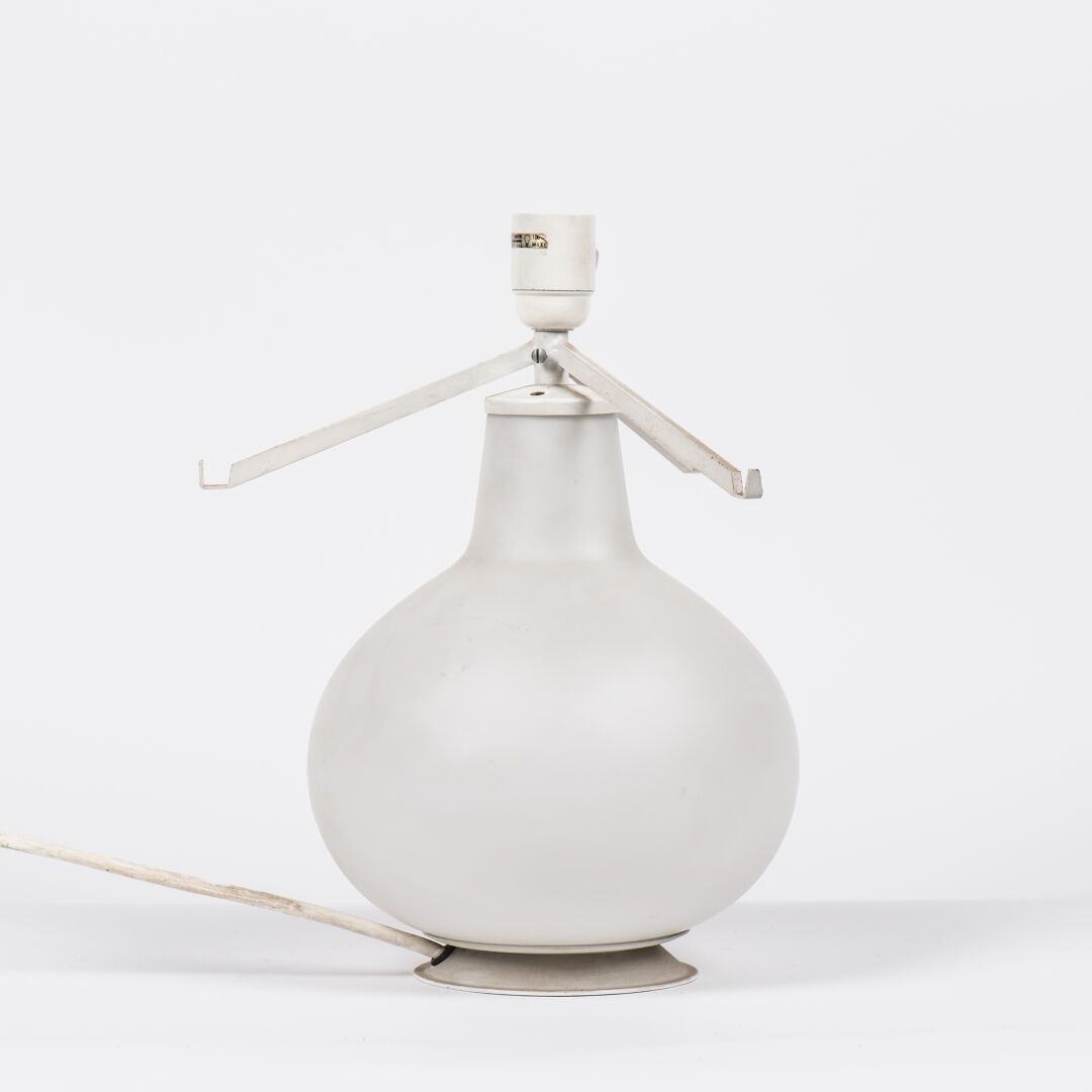 Null Max INGRAND (1908-1969) - Verre Lumière 版本。

卵形台灯，型号 "1853"，白色缎面玻璃，漆面金属圆形底座&hellip;