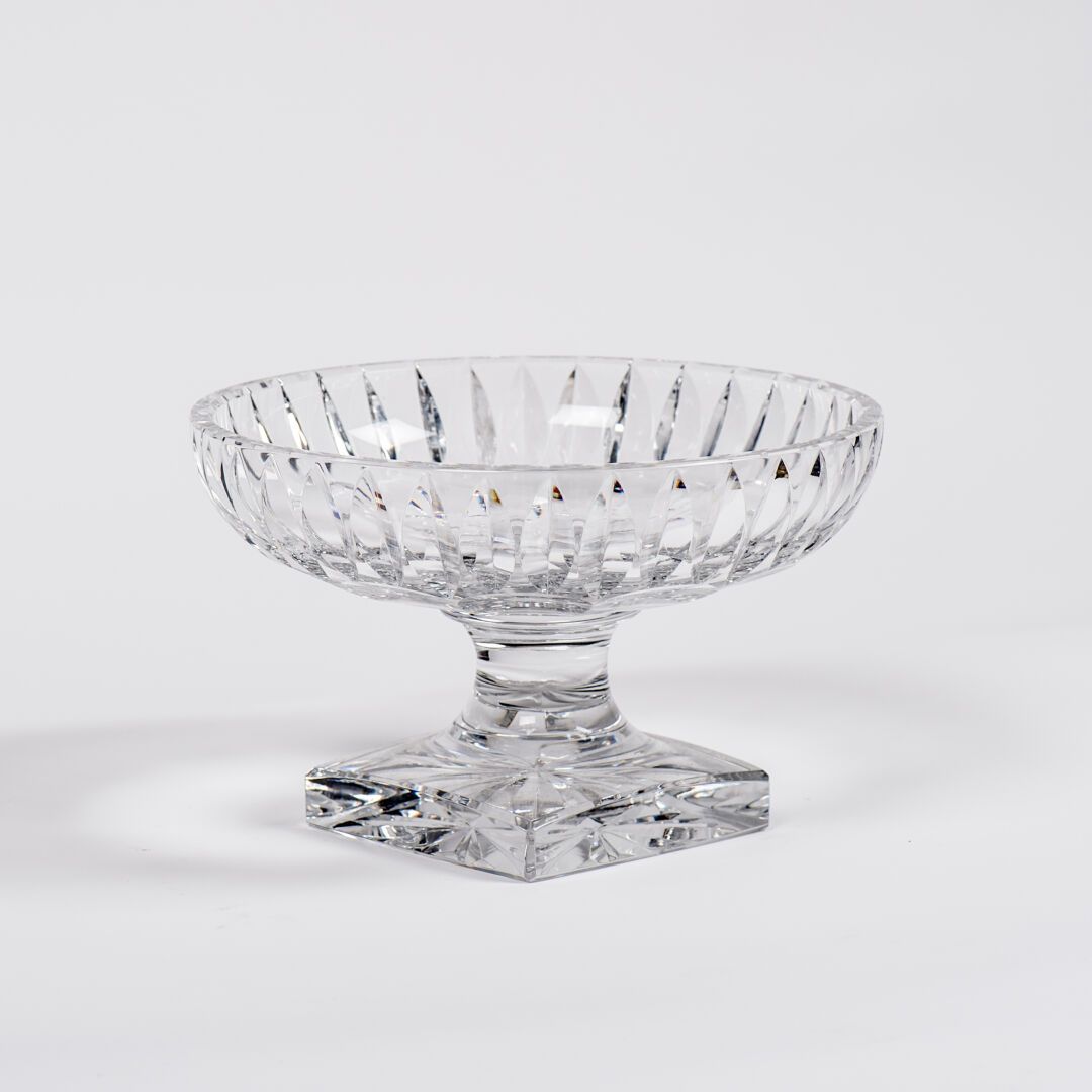 Null SAINT LOUIS. Cup on pedestal in cut crystal with decoration of lanceolate l&hellip;