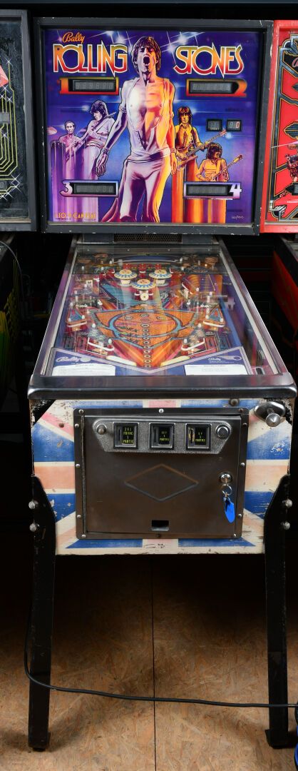 Null BALLY. Rolling Stones pinball machine (starts, minor overhaul required, pai&hellip;