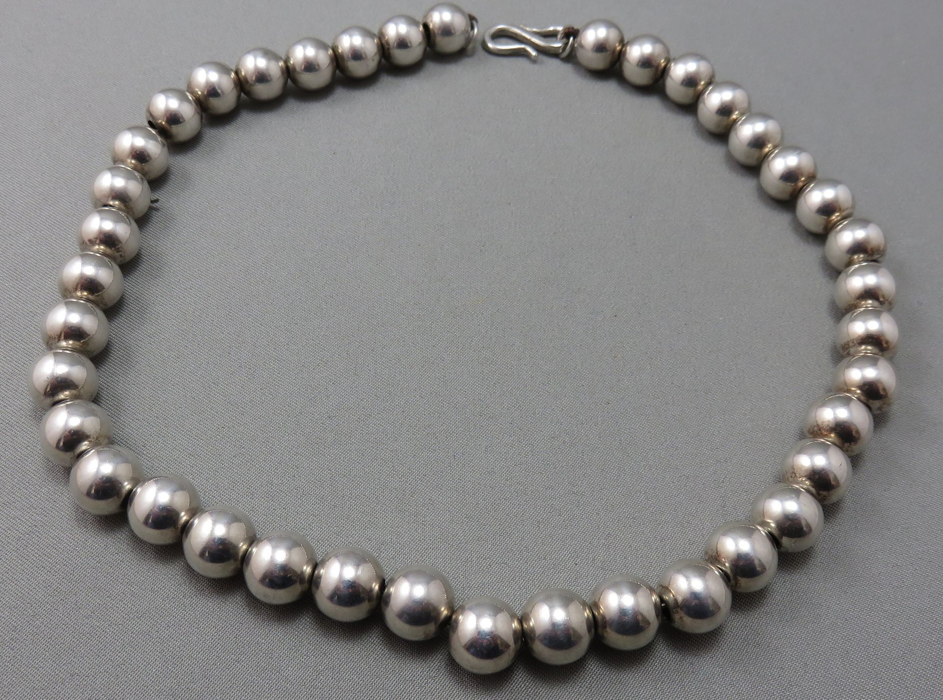 Null Collier de Boules en Argent

 choker sur câble, fermoir en esse en argent. &hellip;