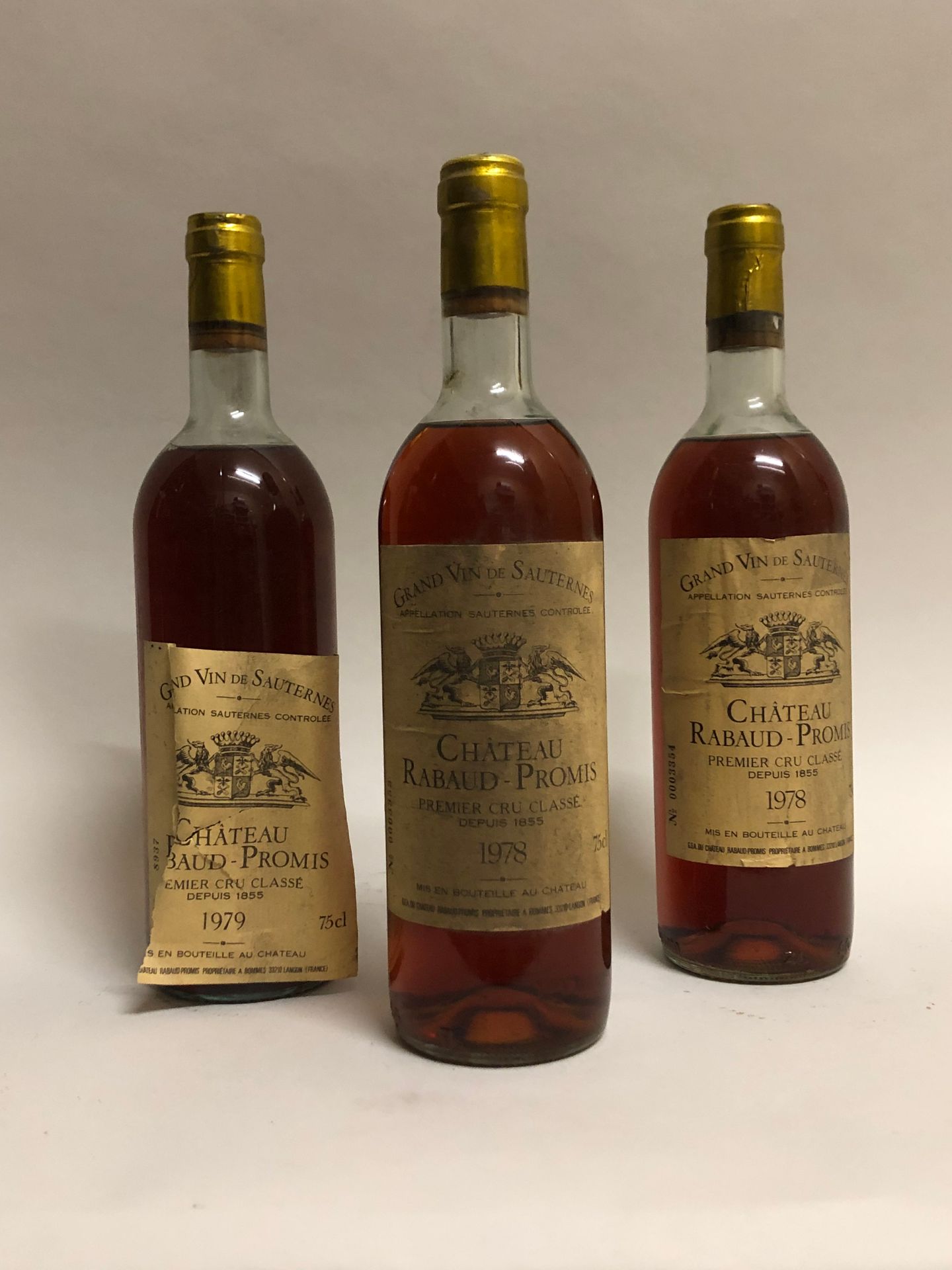 Null Ensemble de 4 BOUTEILLES: 3 bouteilles Château Rabaud Promis, Sauternes 197&hellip;