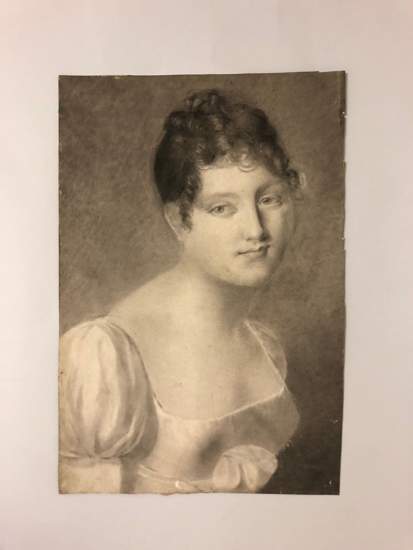 Null ESCUELA FRANCESA del siglo XIX, Retrato de mujer, dibujo al carbón. 47,5 x &hellip;