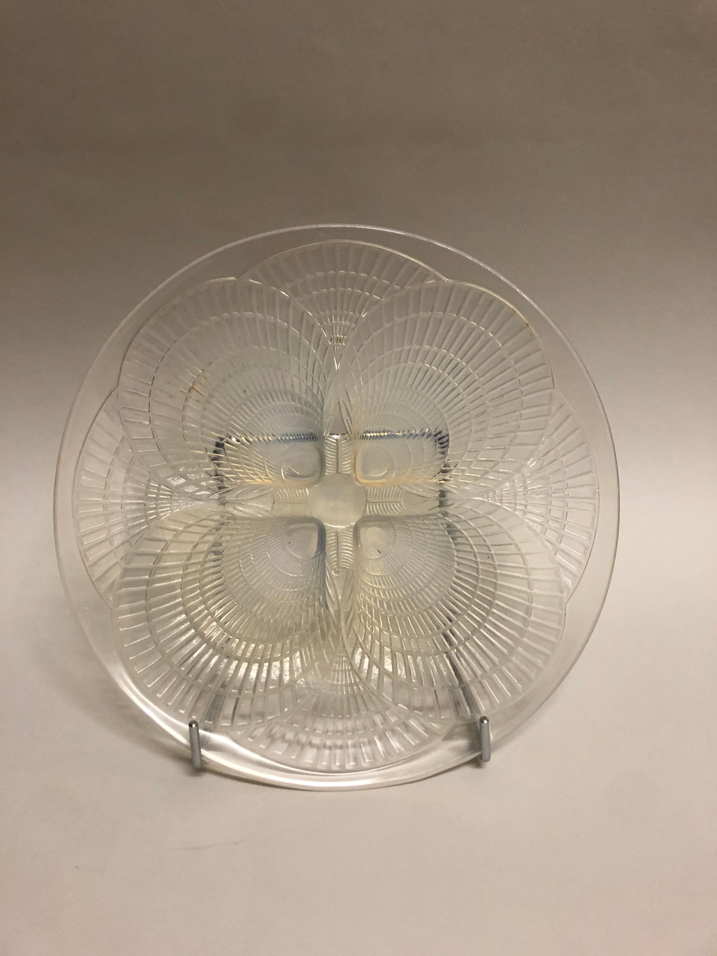 Null R. LALIQUE France. Opalescent pressed glass dish with shells decoration. Si&hellip;