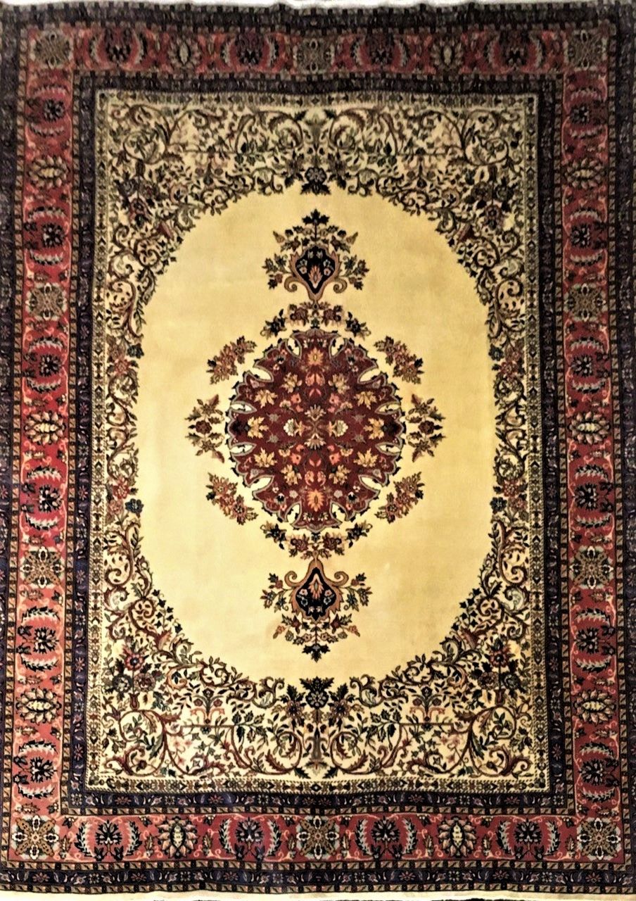 Null 
重要和原始的Sarouk地毯（波斯）西伊朗，棉花的纬线和经线，羊毛的天鹅绒，尺寸2.92 X 2.03米。饰有一个中央奖章，形成一个菱形，有八个棕榈&hellip;
