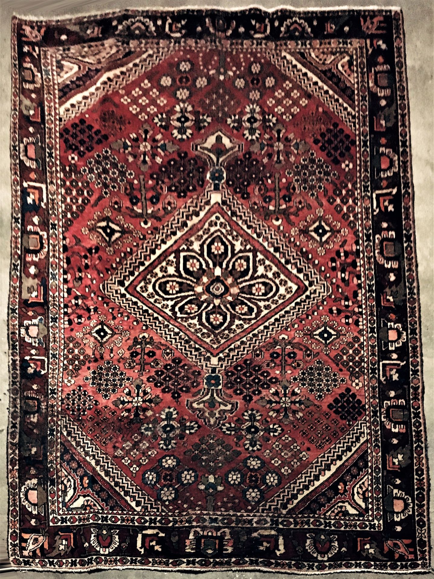 Null 
Large Bakhtiar carpet (Persia) center Iran, weft and warp in cotton, velve&hellip;