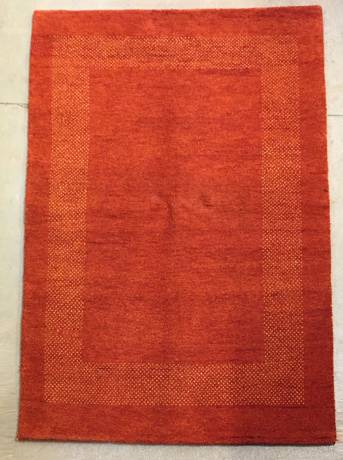 Null 装饰性Gabbeh地毯（印度），棉质纬线和经线，羊毛绒，红橙色带小米粒，20世纪末。尺寸：2.42 X 1.69米
