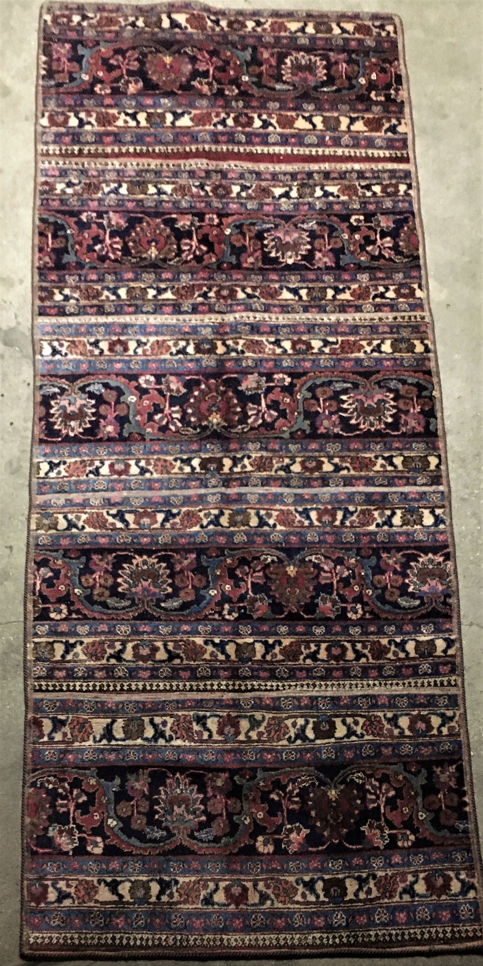 Null 大不里士拼接地毯（波斯），棉质的纬线和经线，羊毛绒，作品是由旧的和经过处理的地毯碎片制成。尺寸：2.85 X 1.04米