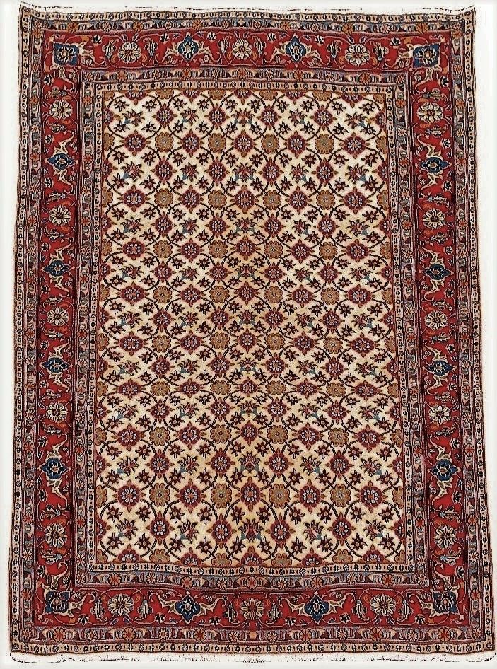 Null 
重要的Véramine地毯（波斯）德黑兰地区，棉质的纬线和经线，羊毛的天鹅绒，尺寸：2.87 X 1.87米。米色场地上有米纳哈尼图案，由四朵花组成&hellip;