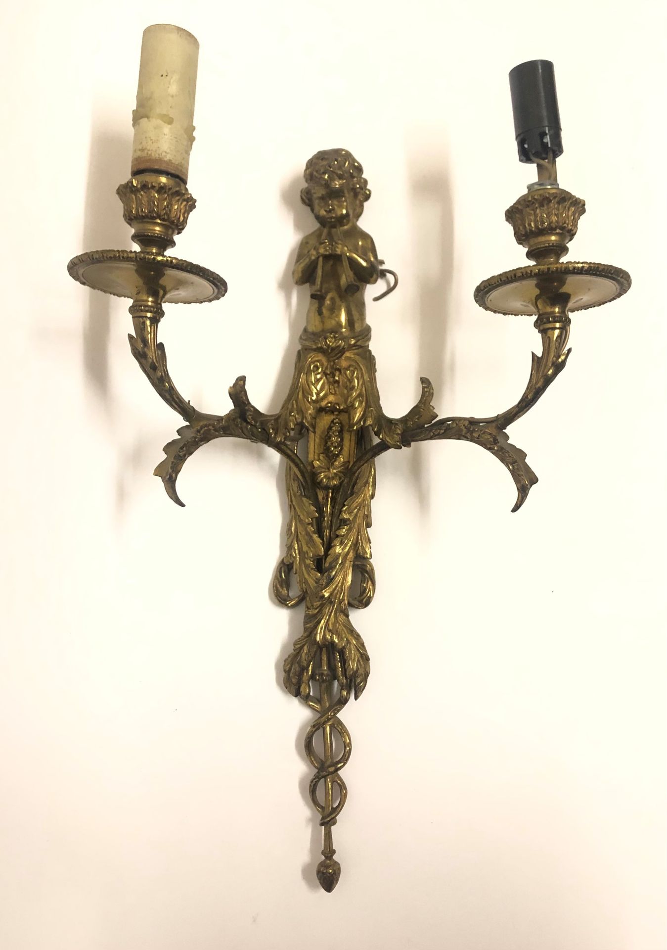 Null An ormolu sconce decorated with a musical putti.