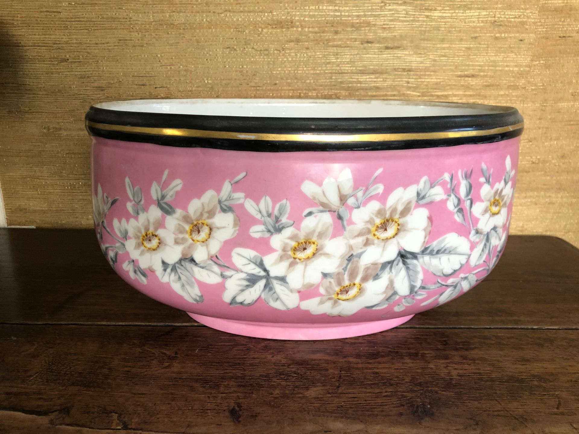 Null 
Porcelain JARDINIERE with flowers on a pink background. Napoleon III style&hellip;