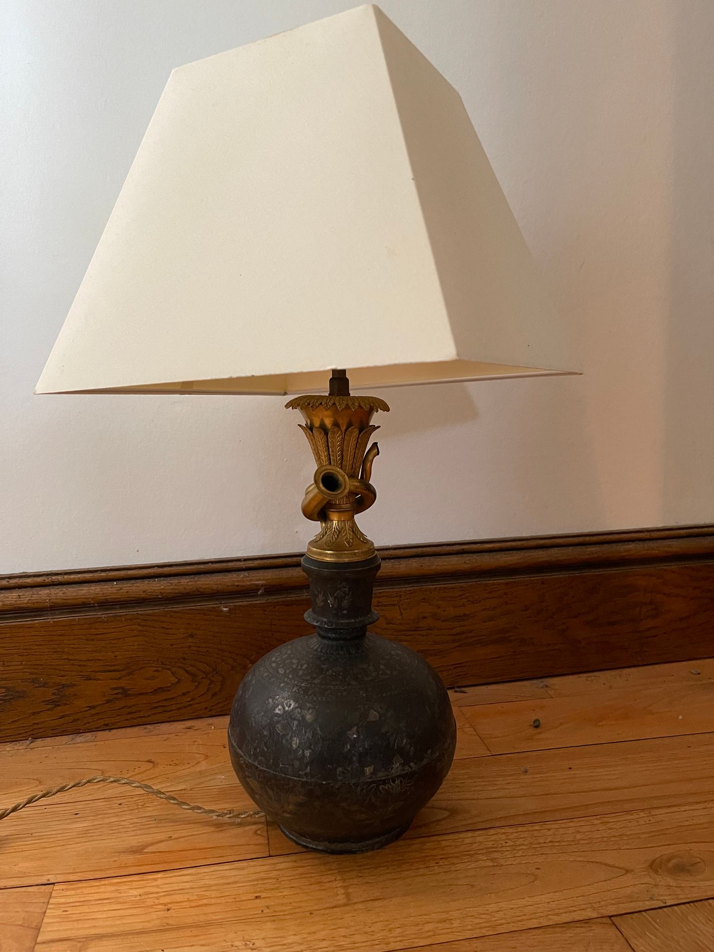 Null Indian huqqa base in bidri. Mounted in lamp. Height: 47,5 cm