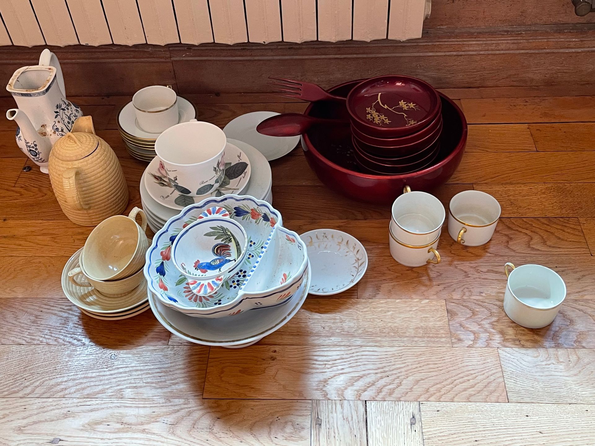 Null Set bestehend aus: einem Teil eines Teller- und Tee-Kaffee-Sets, die nicht &hellip;