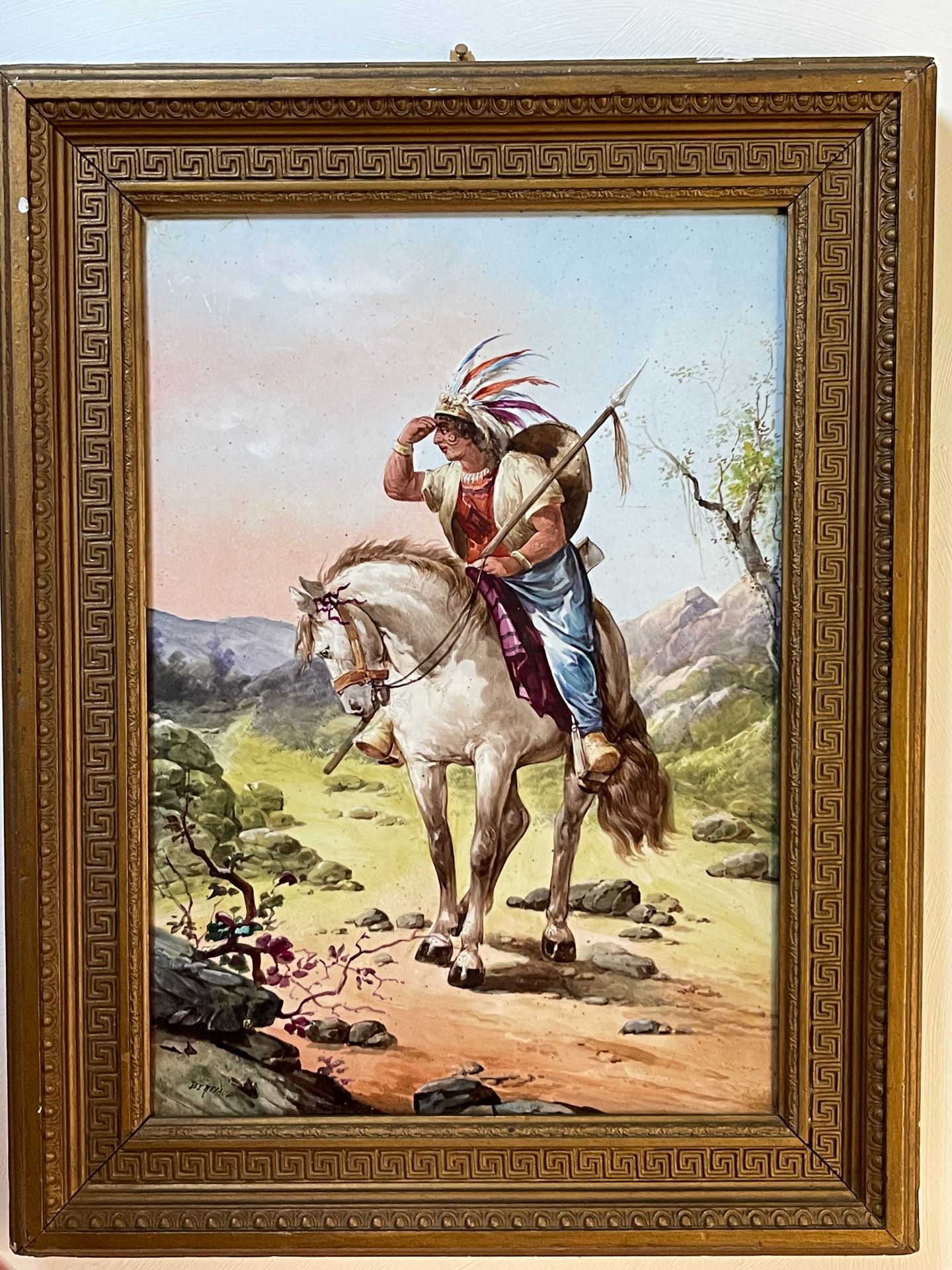 Null 长方形多色瓷盘：马背上的印第安人。左下角签有BERTRAUD。33,5 x 23,5 cm