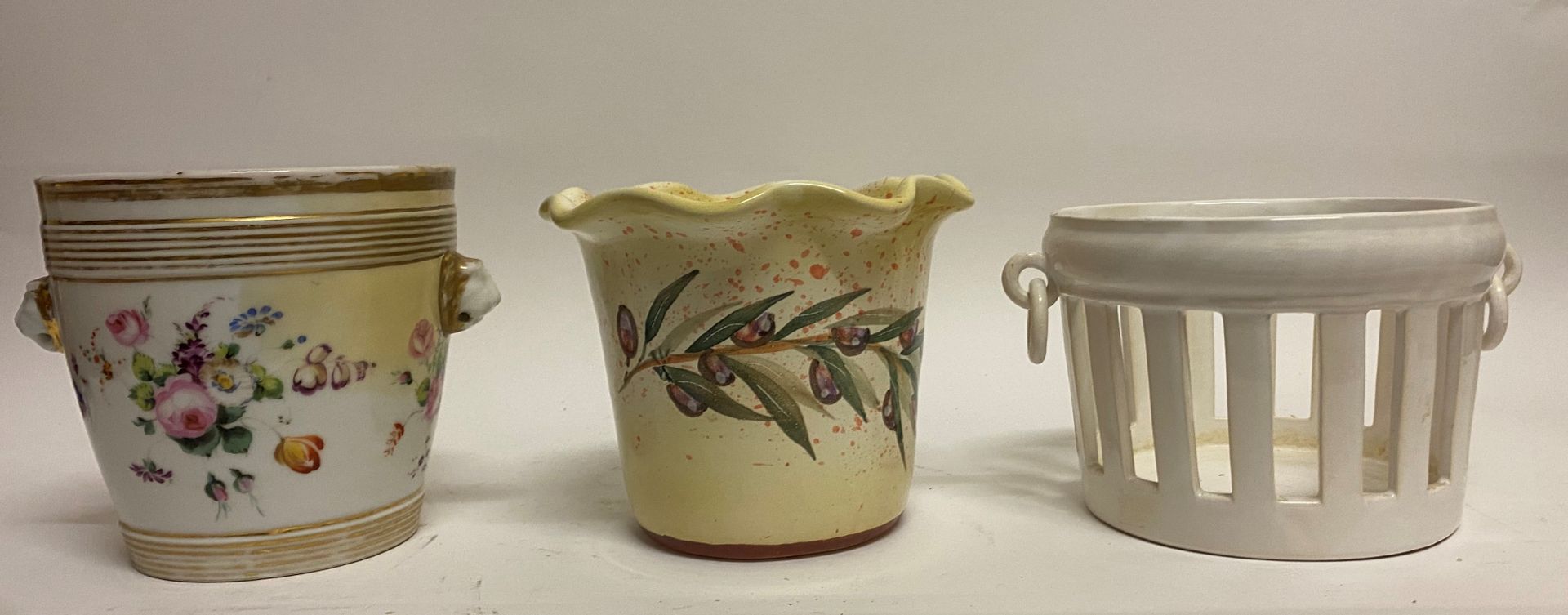 Null Earthenware set including 3 pots. Height. 11, 12 and 13 cm.