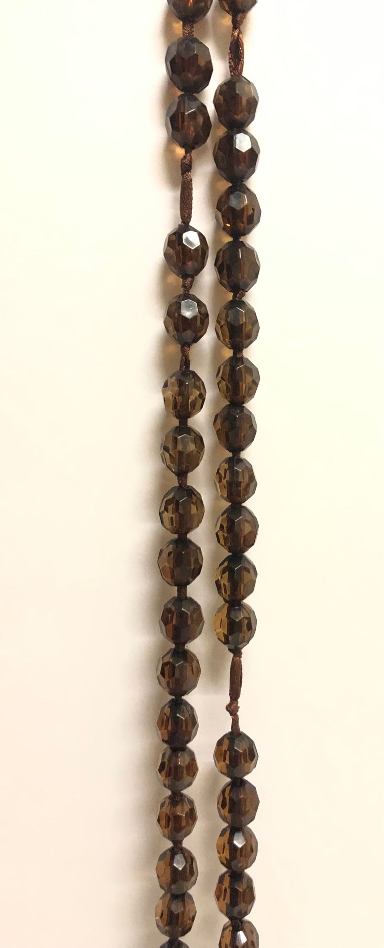 Null Long SAUTOIR of fancy pearls and ribbon. Length: 80 cm.