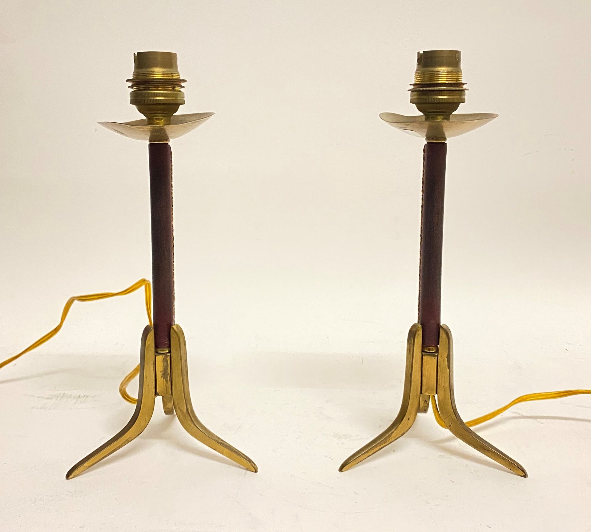 Null PAIR of lamps in brass and leather, Art Deco style. Height : 23 cm. Height &hellip;