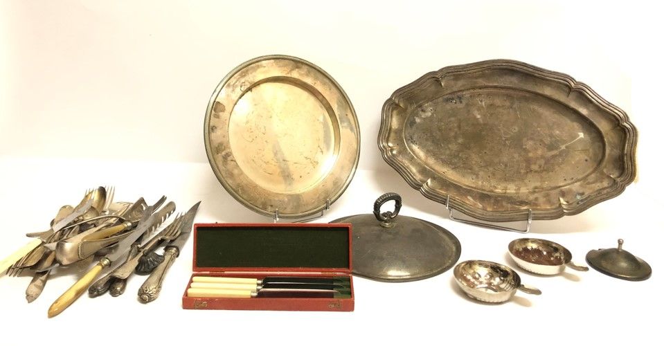 Null 镀银金属套装，包括2个盘子，2个品酒器和各种杯具。(原样)
