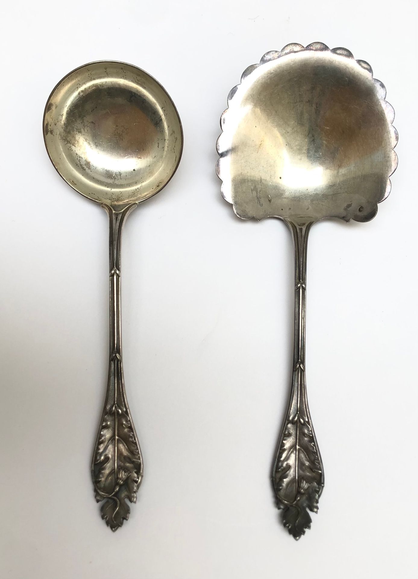 Null 银质餐具，型号为1930年，包括一个奶油勺和一个甜点勺。Minerve的标志。重量：204.88克