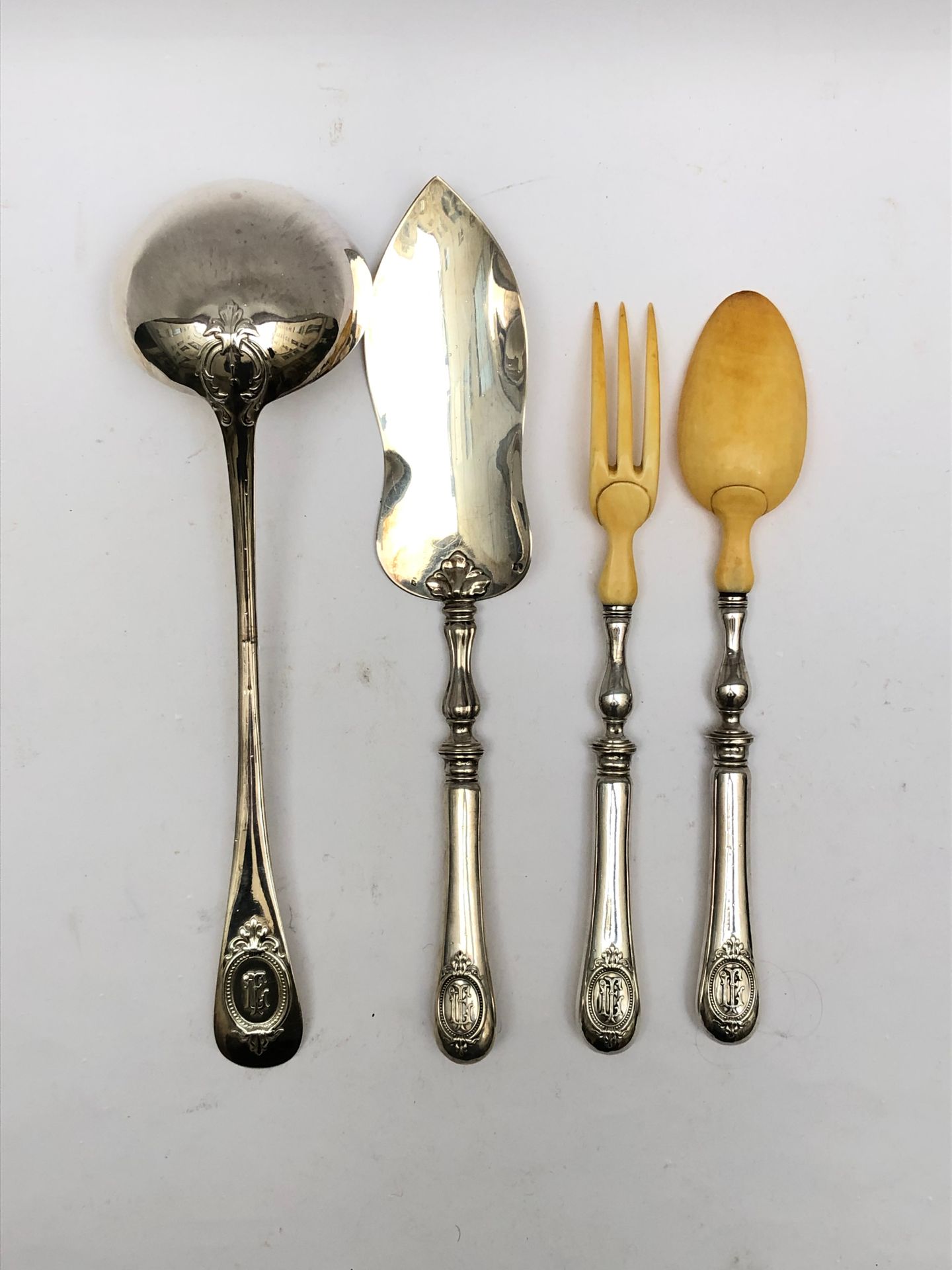 Null Silver ladle (234.9g), shovel (112.6g), salad servers (148.3g) decorated wi&hellip;