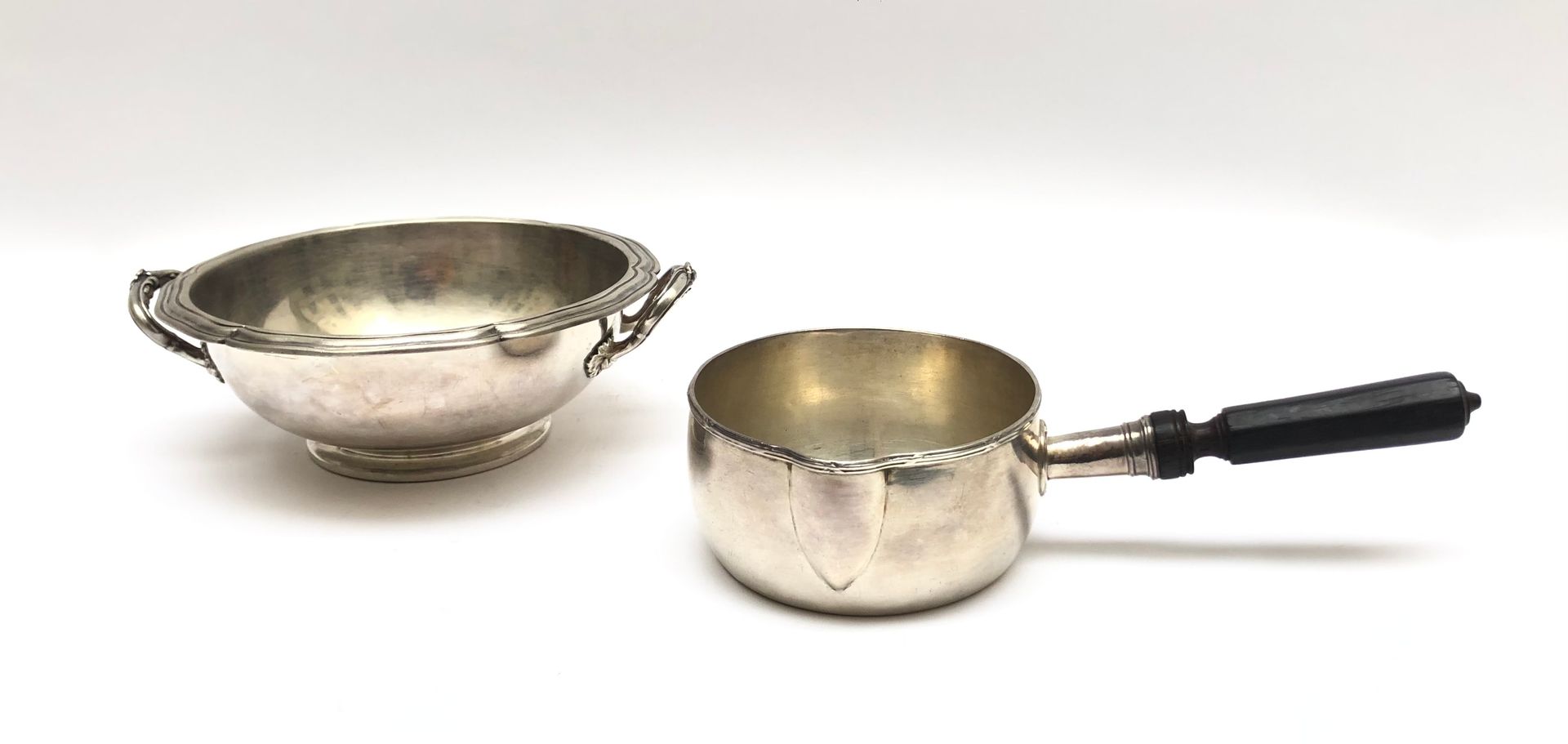 Null Small silver broth with handles, the bottom engraved "June 22, 1909". Weigh&hellip;