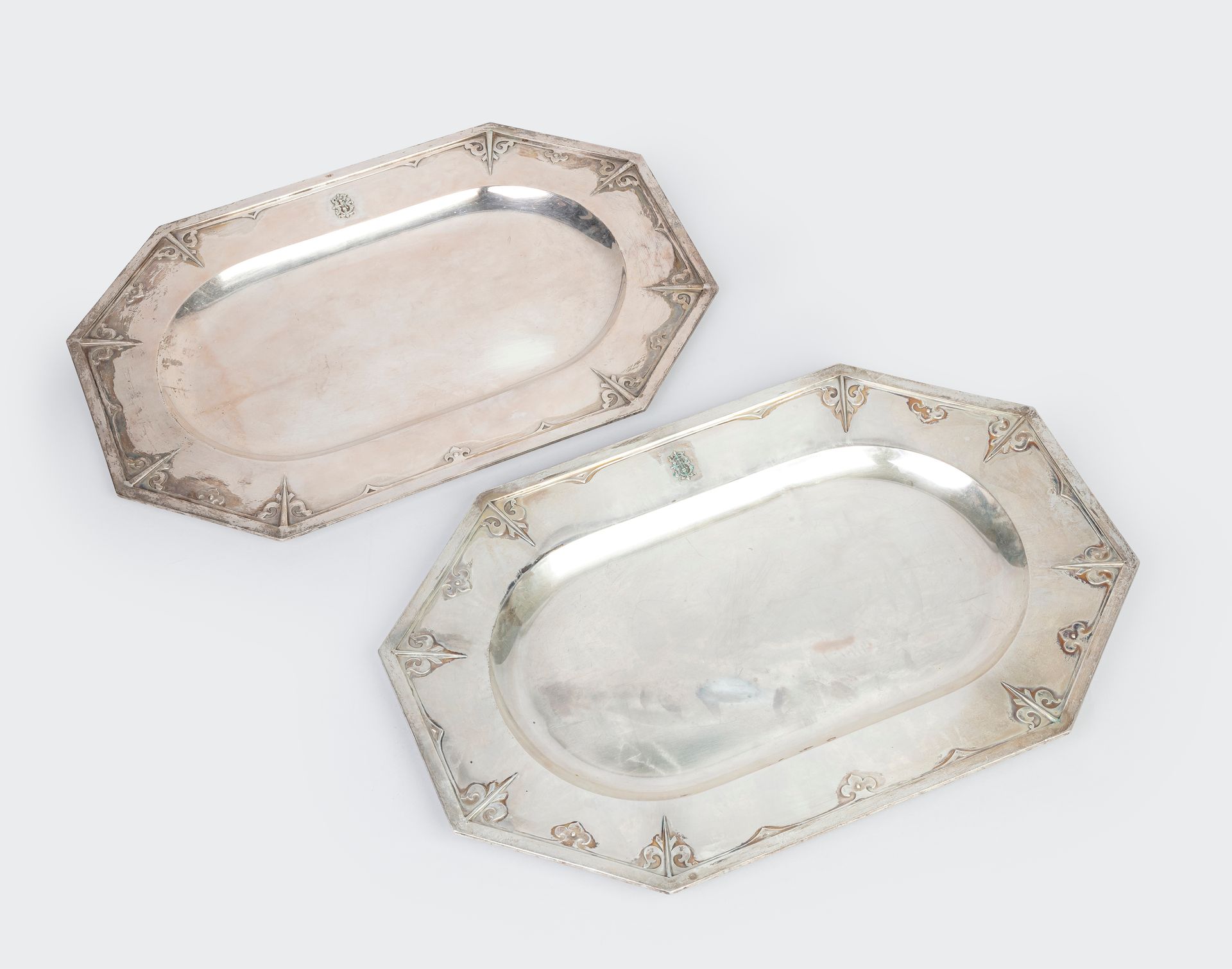 Null Two rectangular eight-sided silver dishes with monogrammed decoration in re&hellip;