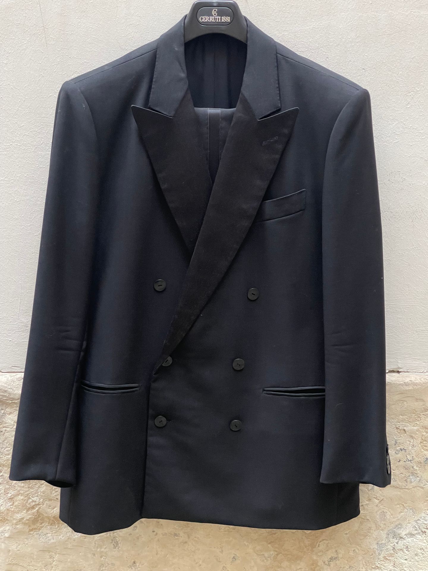 Null PACO RABANNE. Black tuxedo with satin trim. Good condition.