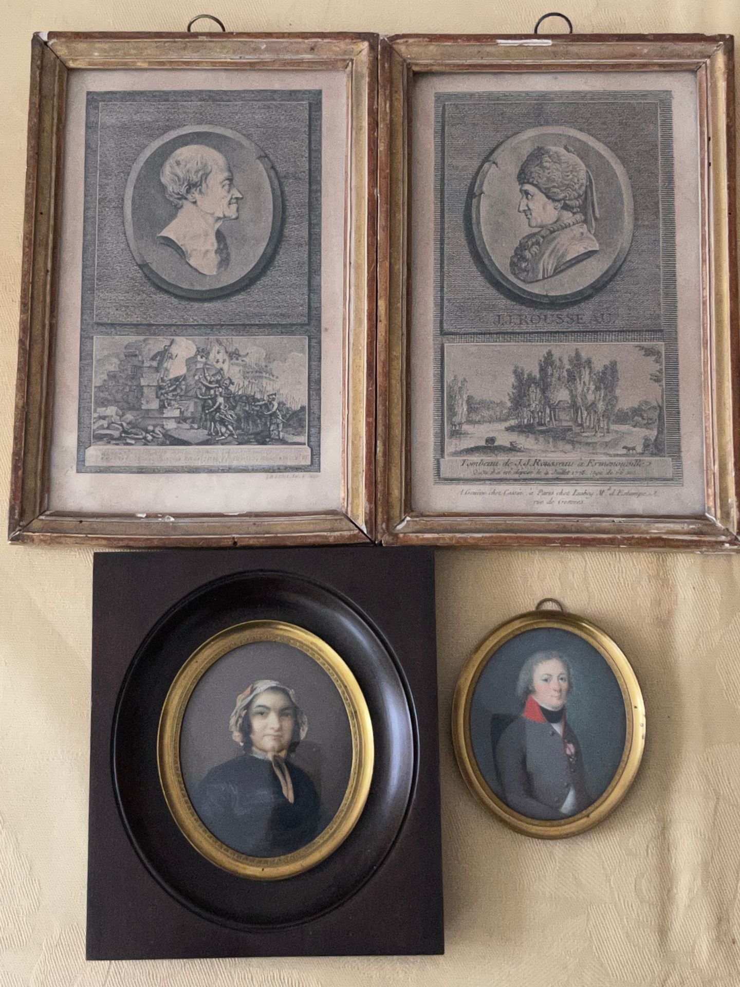Null 拍品包括：两幅伏尔泰和卢梭的肖像版画，两幅男子（7 x 5.5厘米见方）和女子（8 x 6.5厘米见方）的微型肖像画。