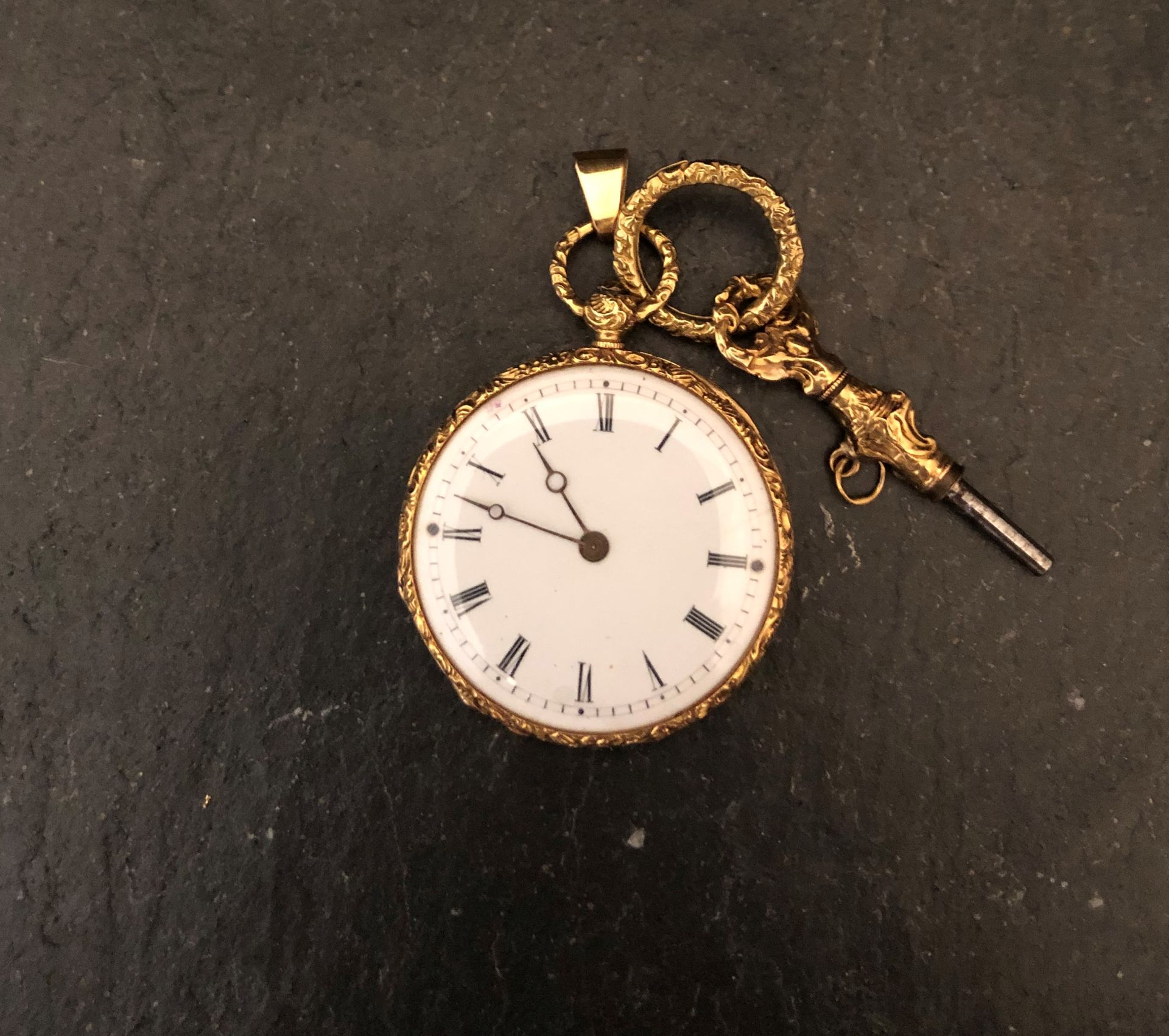 Null Pocket watch in gold 750 mm the case fully chased with scrolls, the back gu&hellip;