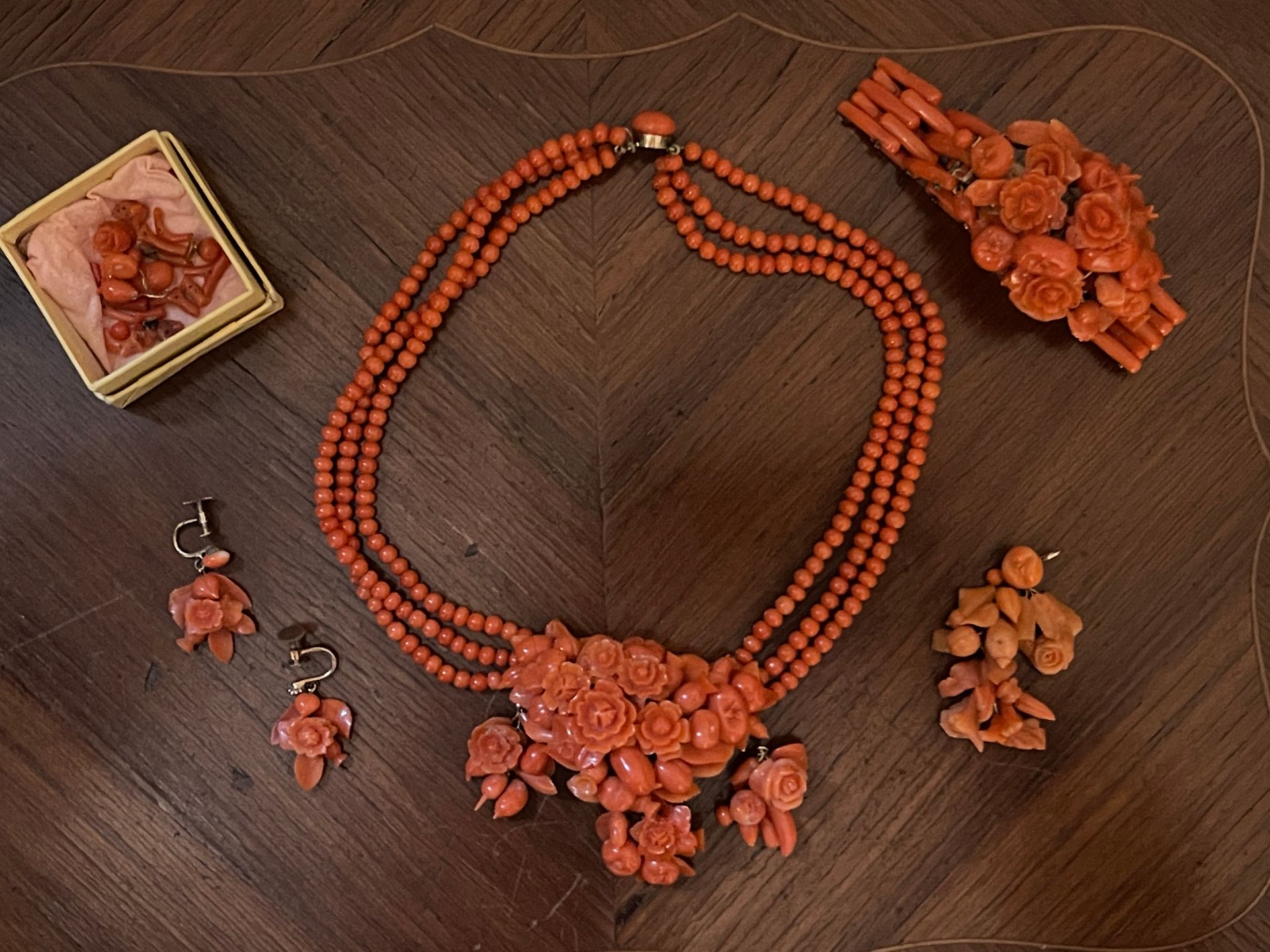 Null Pre-convention coral set (Appendix IIB) necklace, bracelet, earrings, eleme&hellip;