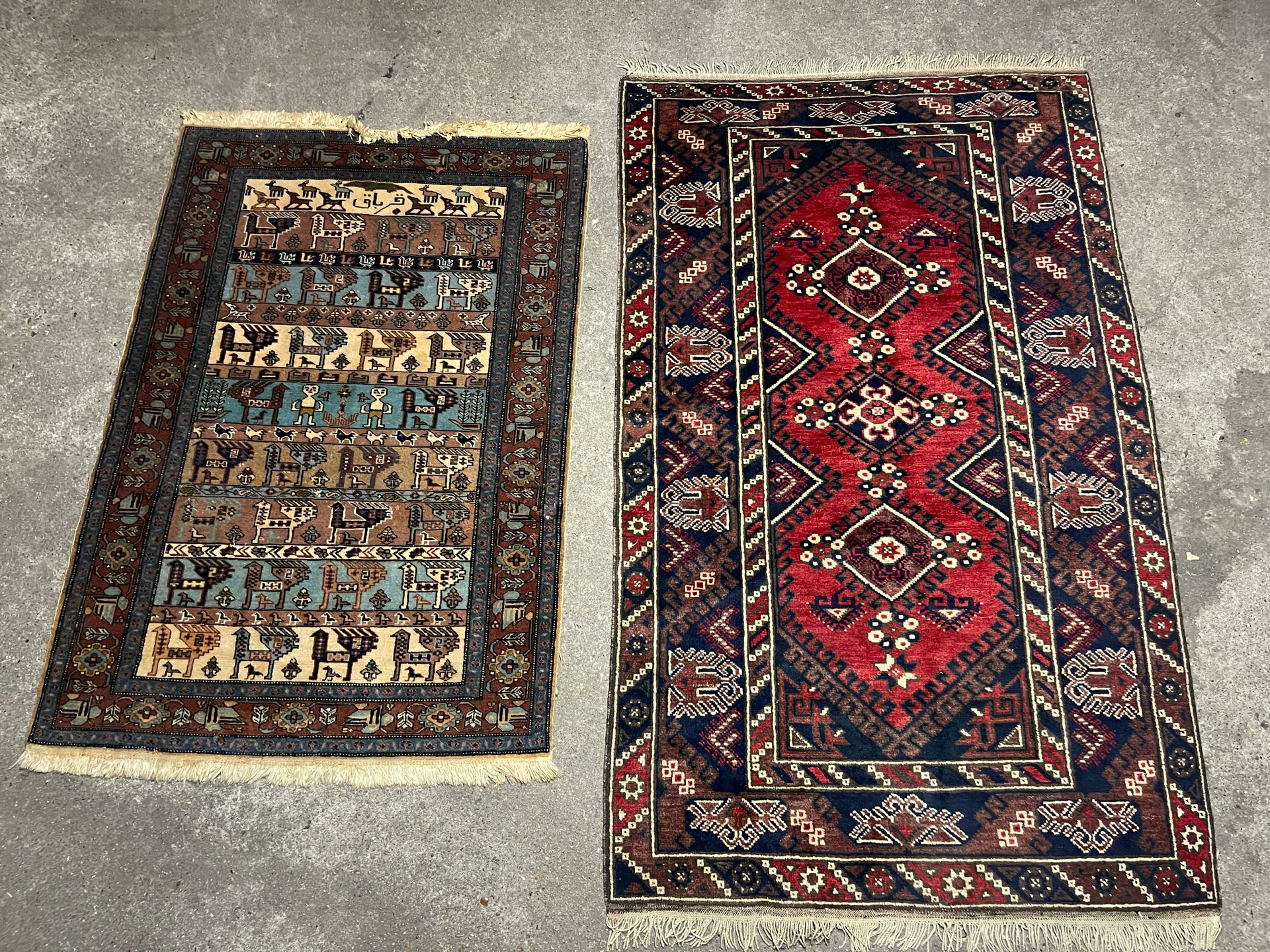 Null Deux tapis d'Orient en laine: géométrique fond rouge 207 x 121 cm et person&hellip;