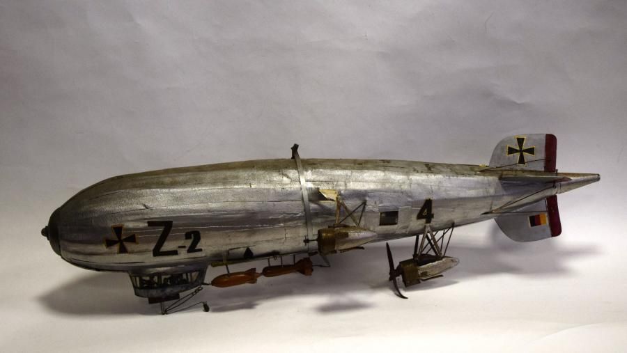 Null Maquette de grand zeppelin militaire allemand, en bois et papier Z 2 – 4, L&hellip;