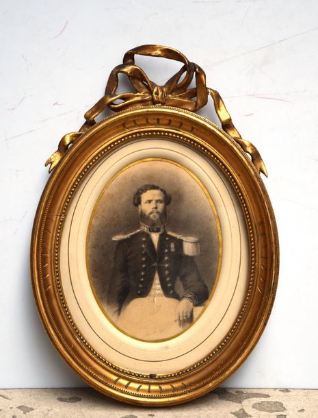 Null Attribué à Edouard LIÈVRE (1829-1886), Portrait d'un officier, fusain, encr&hellip;